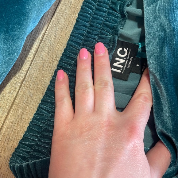 I.N.C. International Concepts Velvet Shawl Collar Pajama Set w/ Detachable Belt - Picture 12 of 13